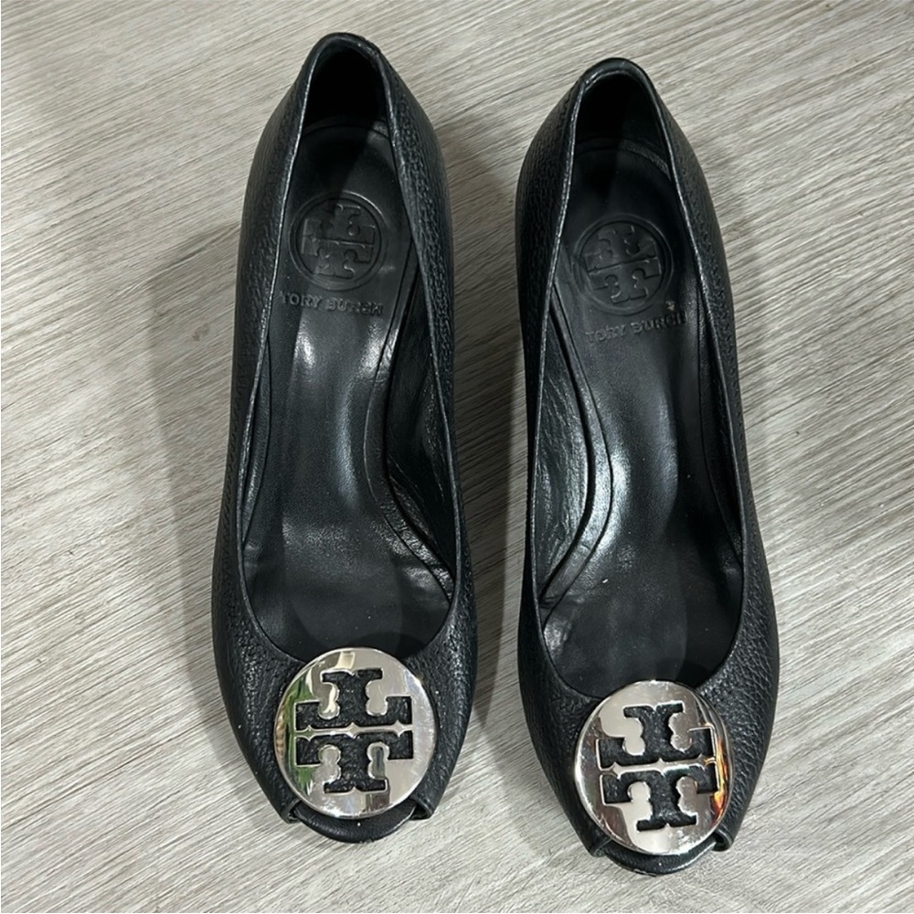 Tory Burch heeled wedges size 6 color Black/Silver